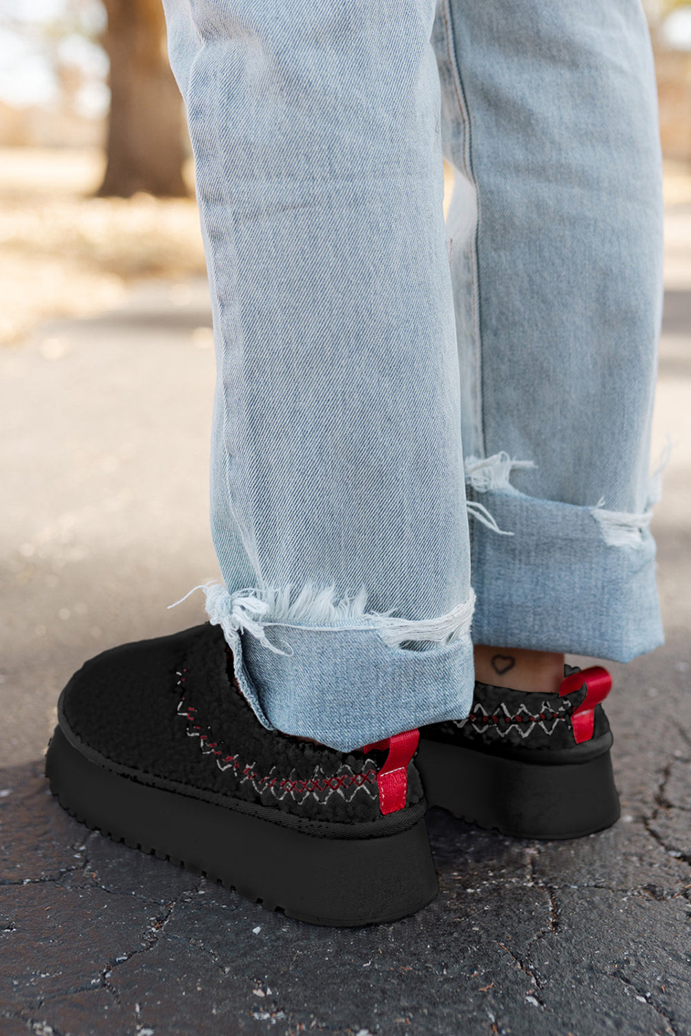 Black Embroidered Sherpa Plush Thick Sole Snow Boots