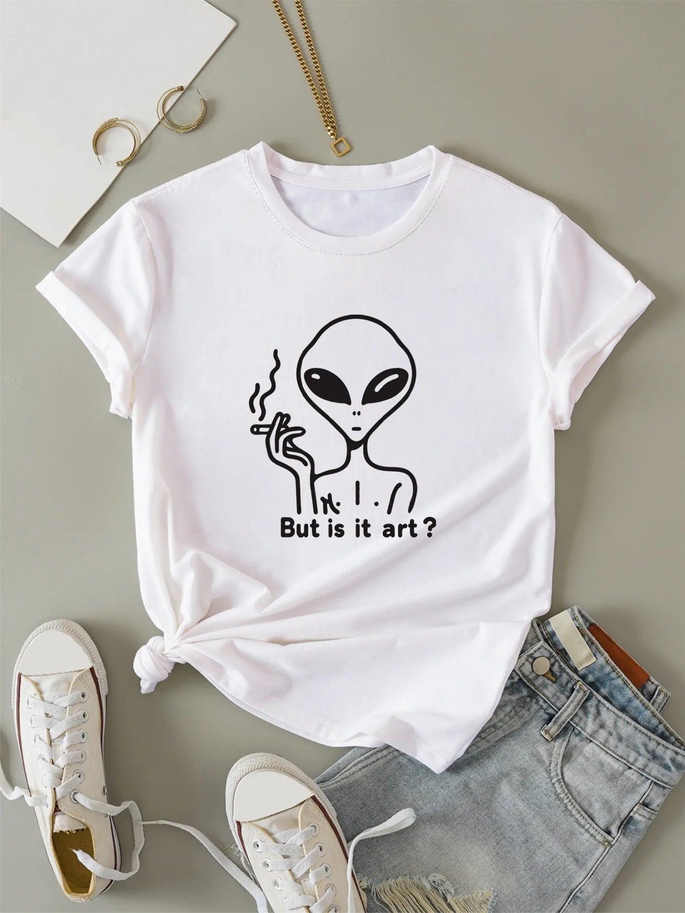 Women's Retro Cool Alien Print T-Shirt, Short Sleeve Crew Neck Casual Top for Summer and Spring, Women's Clothing