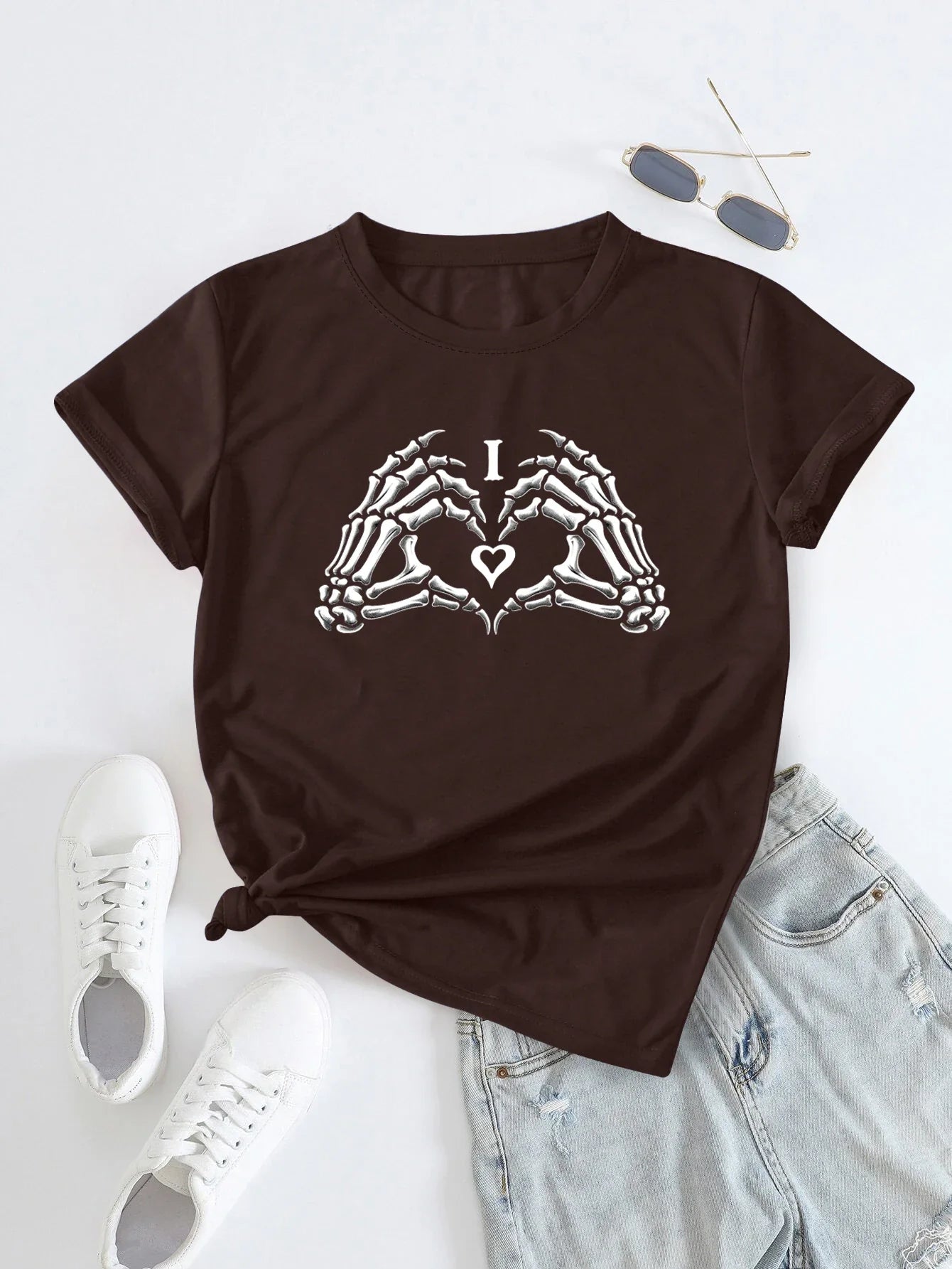 Women's Retro Cool Skull Hand Heart Print T-shirt,Short Sleeve Crew Neck Casual Top for Summer and Spring,Women's Clothing