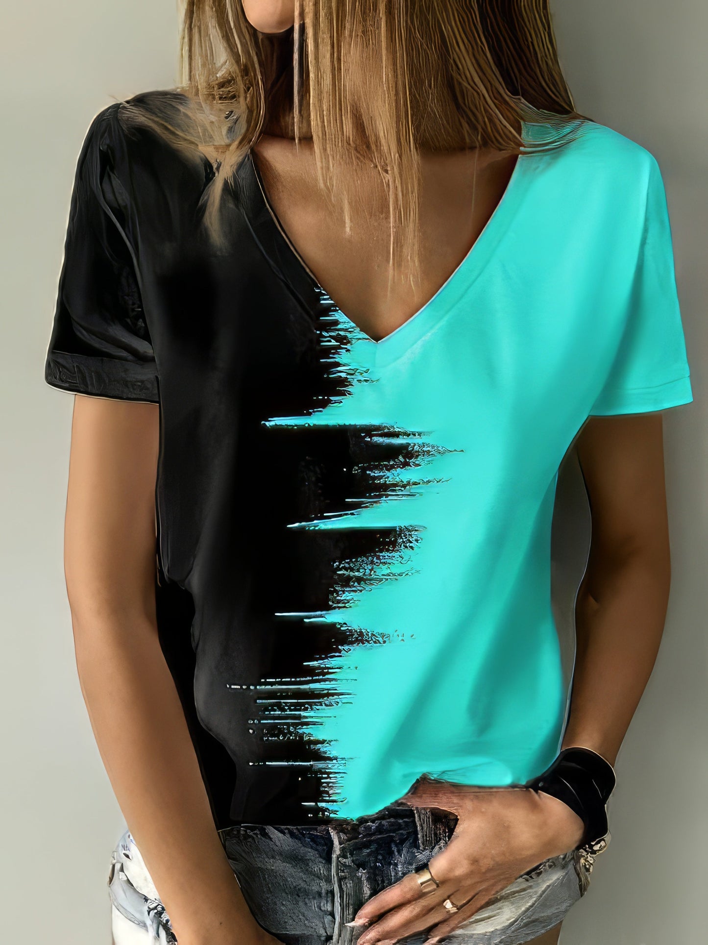 T-Shirts - Printed V-Neck Short Sleeve T-Shirt - MsDressly