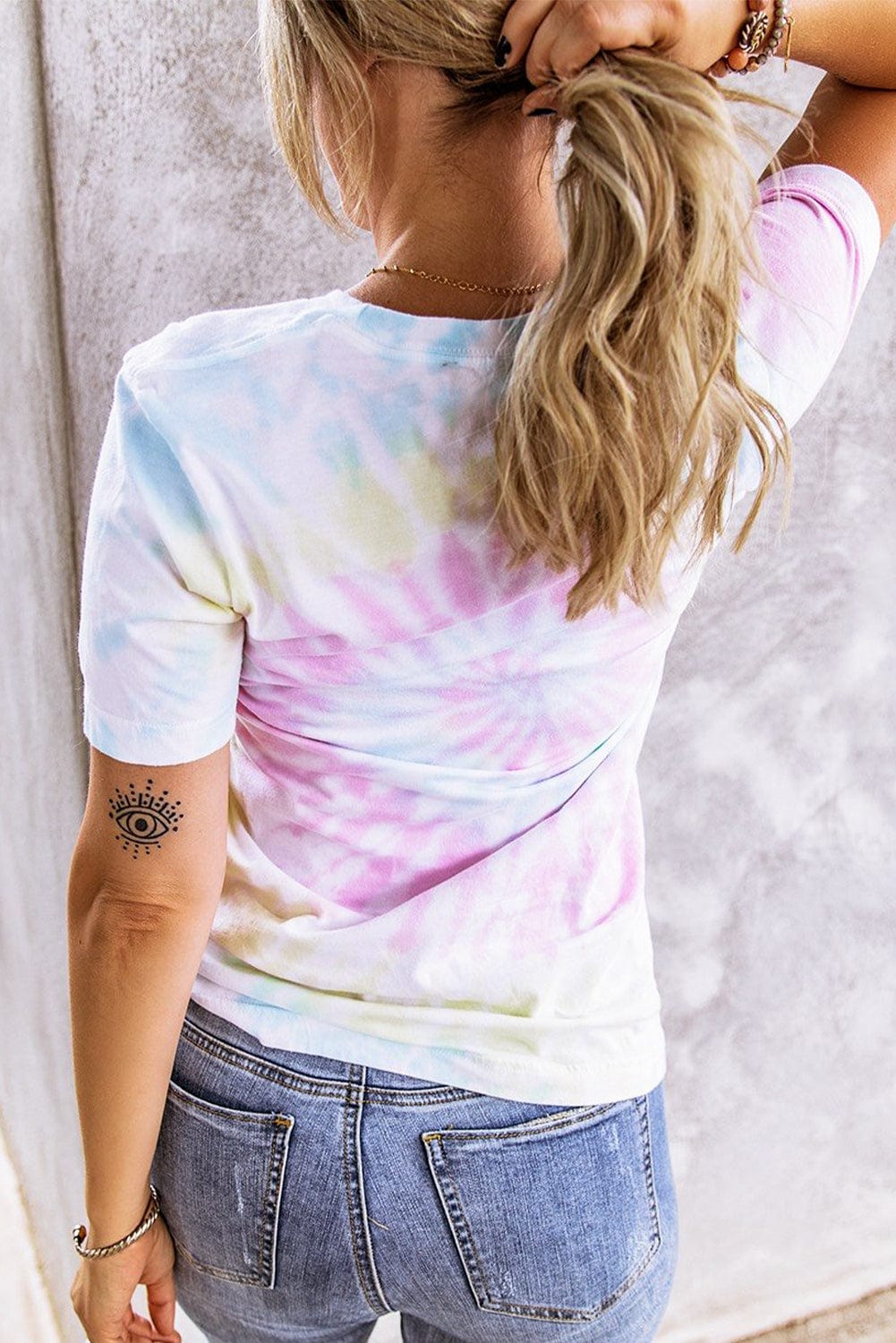 ADVENTURE AWAITS Tie-dye Print T-shirt