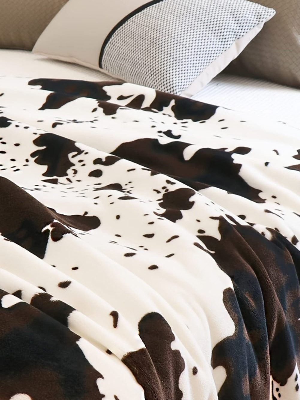 Cow Print Oversized Plush Blanket - Cozy Home Decor Piece