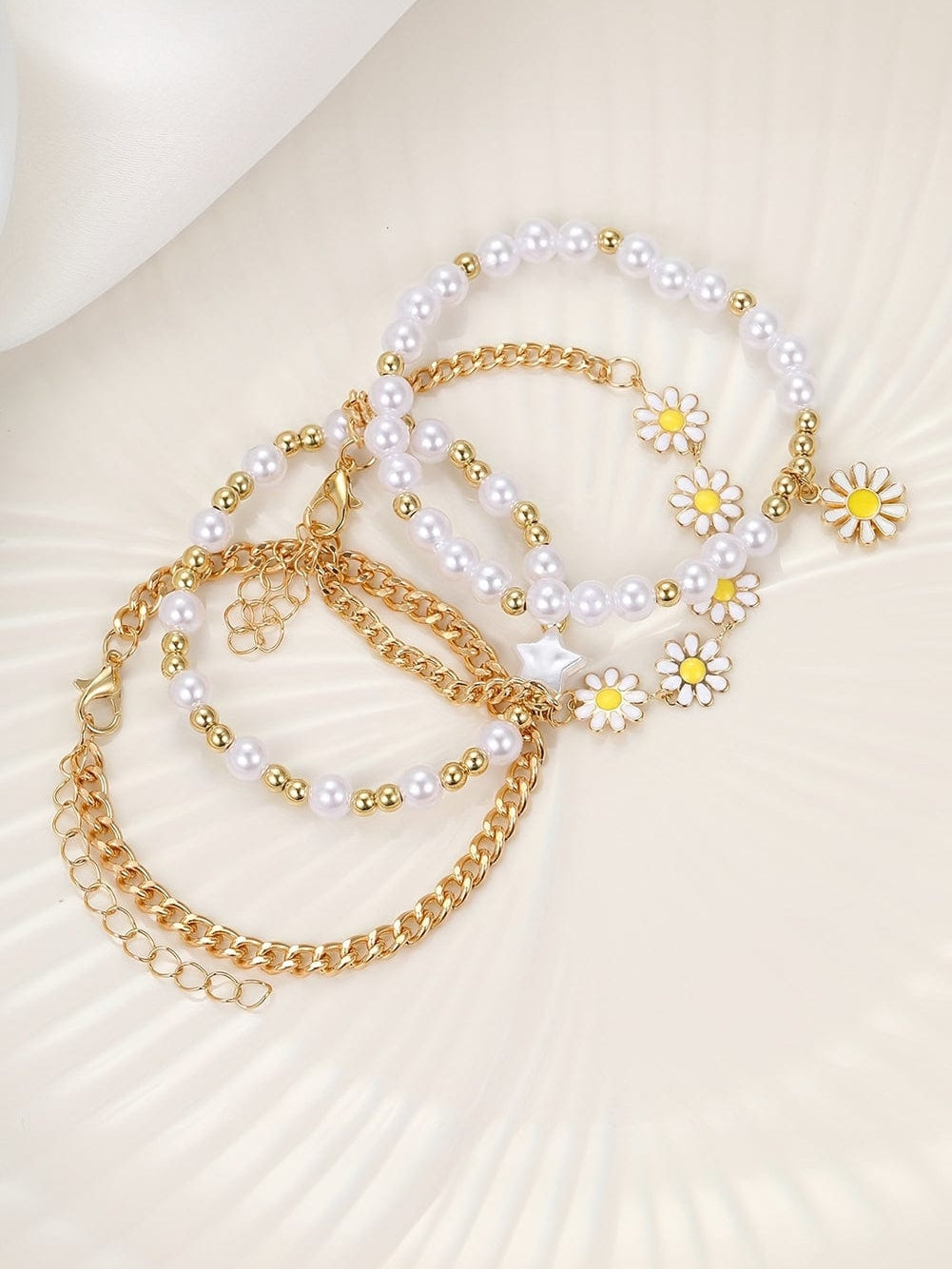 Daisy Pearl Chain Bracelet Set with a White Twist