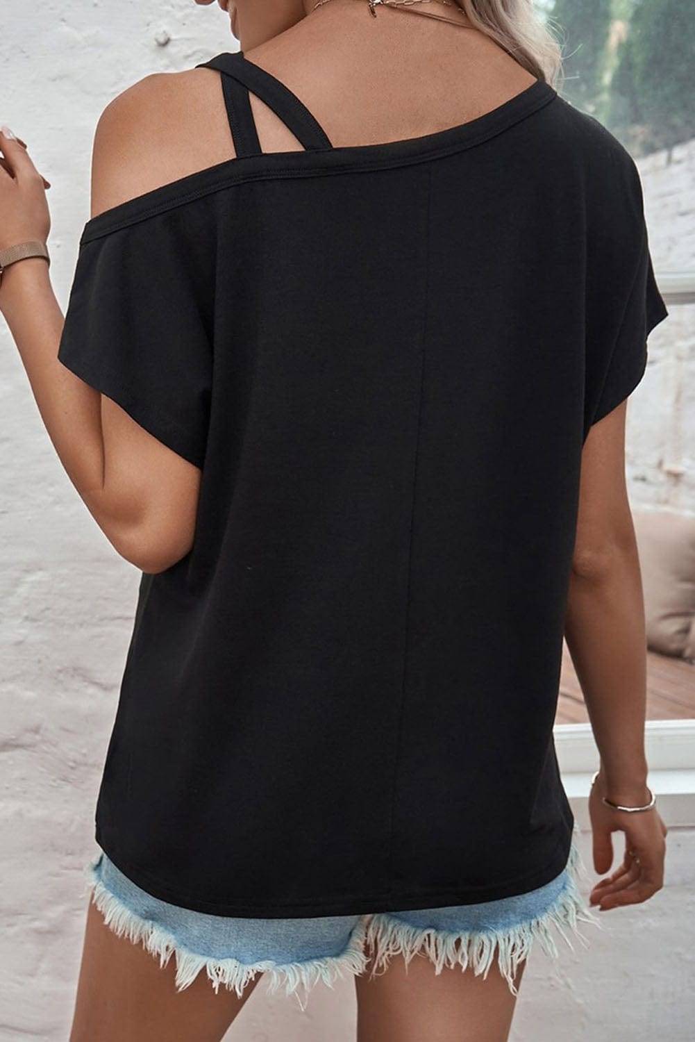 Edgy Black Criss Cross One Shoulder T-Shirt with Asymmetric Style