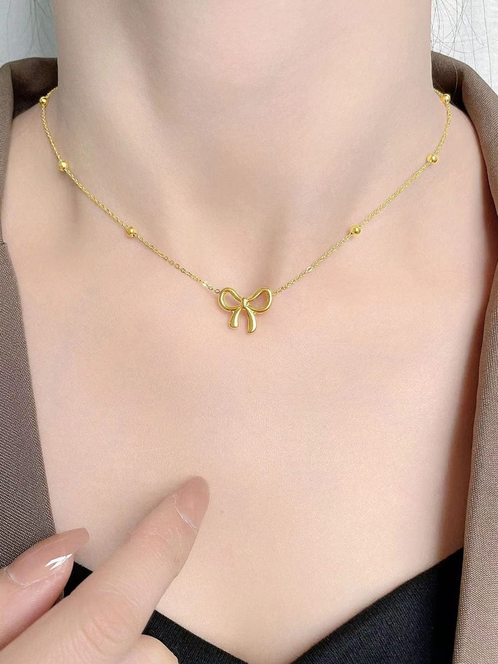 Gold Bowknot Pendant Choker Necklace