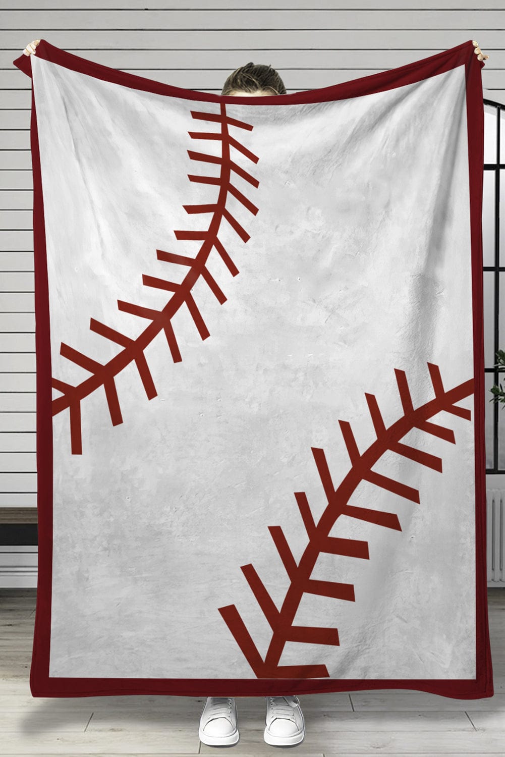 White Striped Sports Print Fleece Blanket - Cozy Baseball & Rugby Design