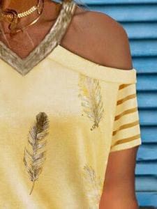 Casual V-neck Feather Print T-shirt - LuckyFash™